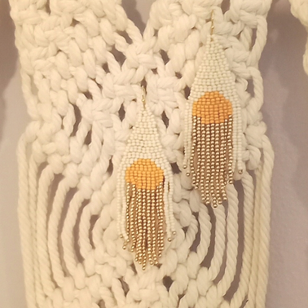 Earrings, off white & yellow/gold.